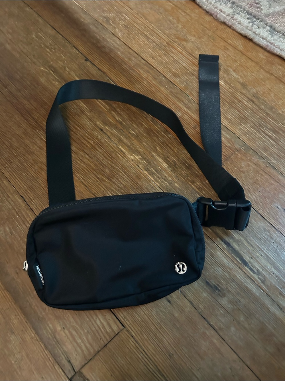 lululemon athletica Everywhere Black Belt Bag with Adjustable Strap NWOT - Picture 3 of 5